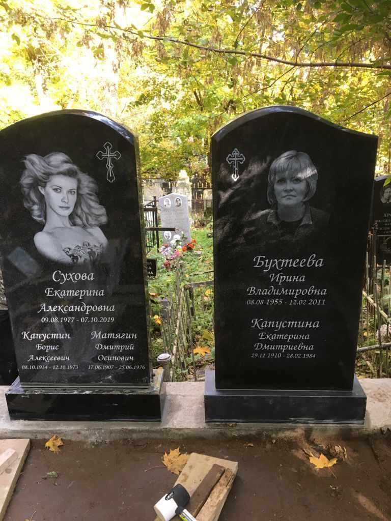 Бесплатная доставка памятников при заказе установки на любом кладбище Москвы и МО