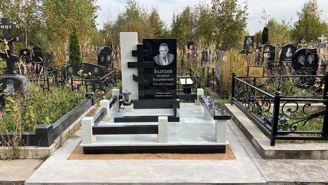 Комплексный памятник на могилу с гравировкой: изготовление и установка